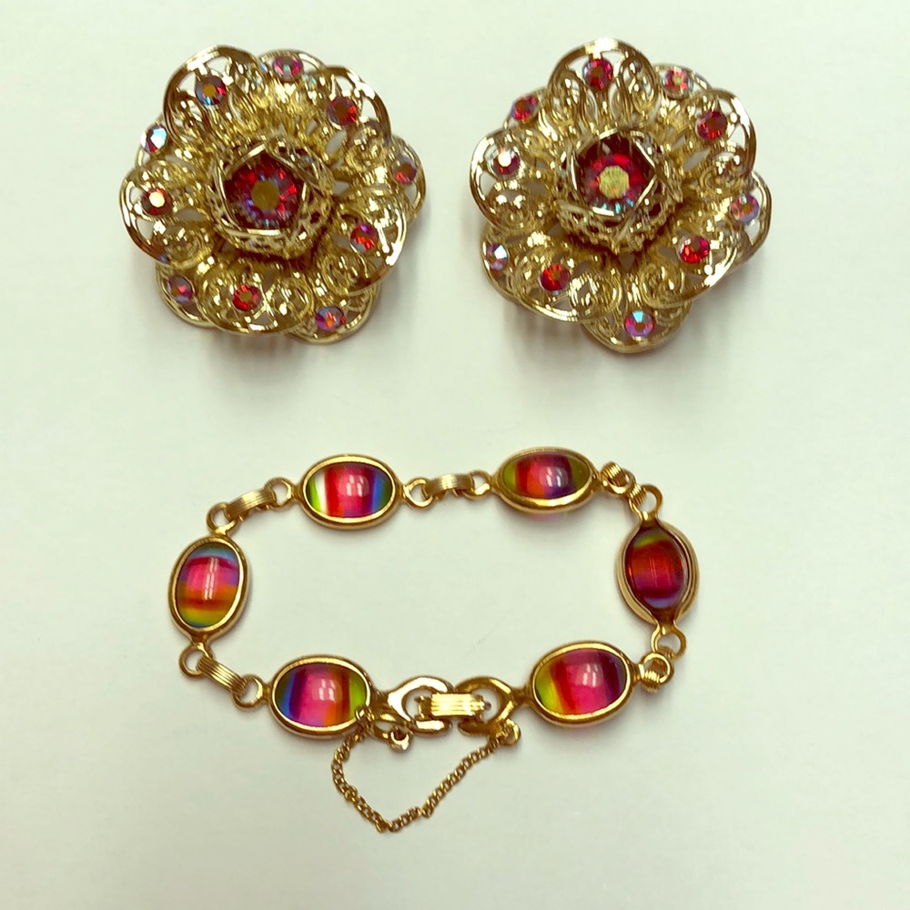 Sarah Coventry large clip earrings and bracelet